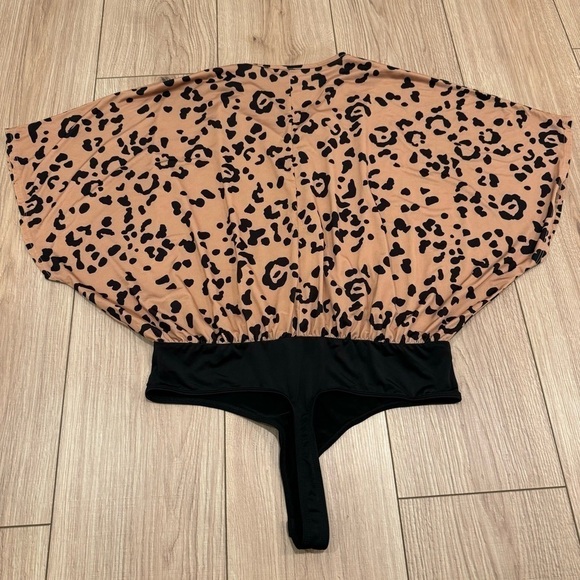 ASOS Angel Sleeve Wrap Animal Print Bodysuit - Picture 6 of 10